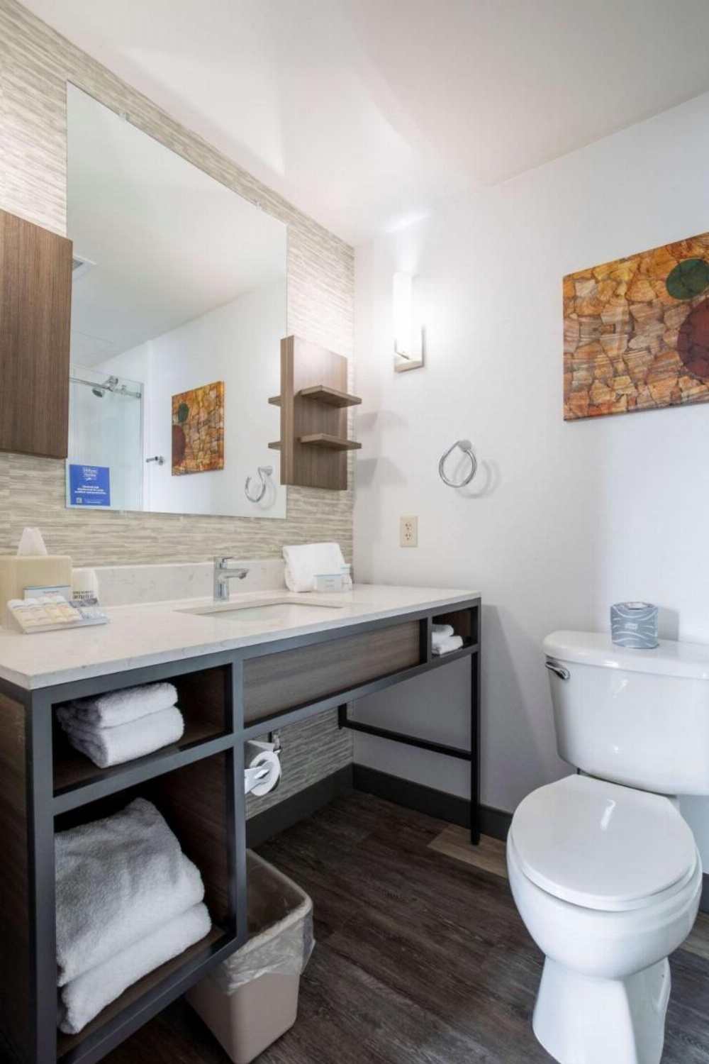 Room image 3